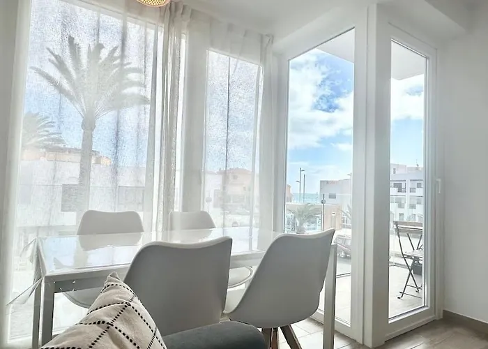 El Queque Sea View 2 Bedroom 2desks And Balcony شقة